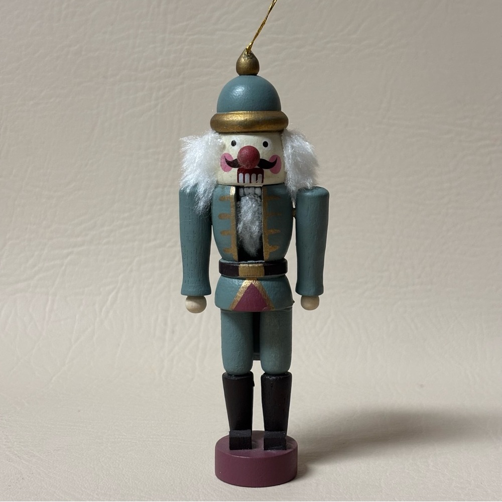 VINTAGE WOOD NUTCRACKER CHRISTMAS ORNAMENT